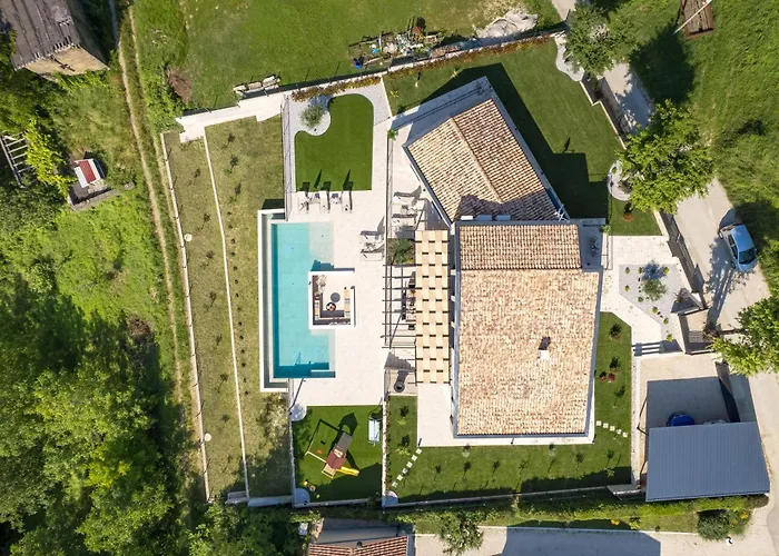Lunetta Villa